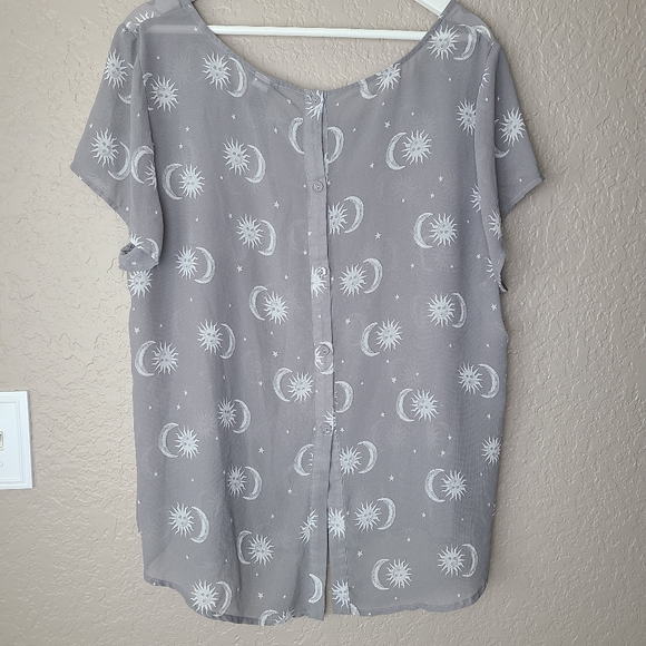 Torrid Gray Sun and Moon Blouse - Picture 5 of 7